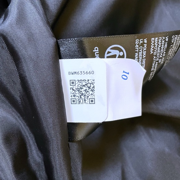 The North Face Black Hooded Jacket - Picture 9 of 10